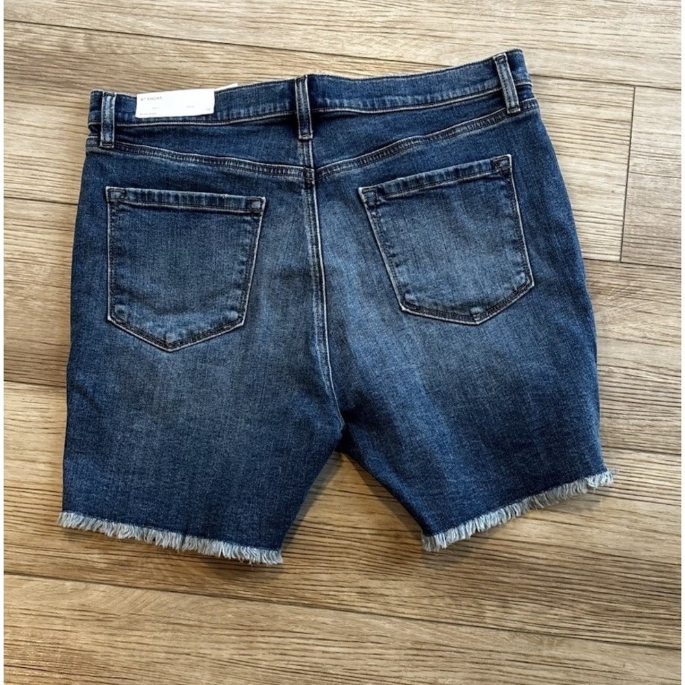 NWT LOFT Outlet High Rise 6 Inch Short Denim Frayed Hem Women's Size 12 - Picture 7 of 8